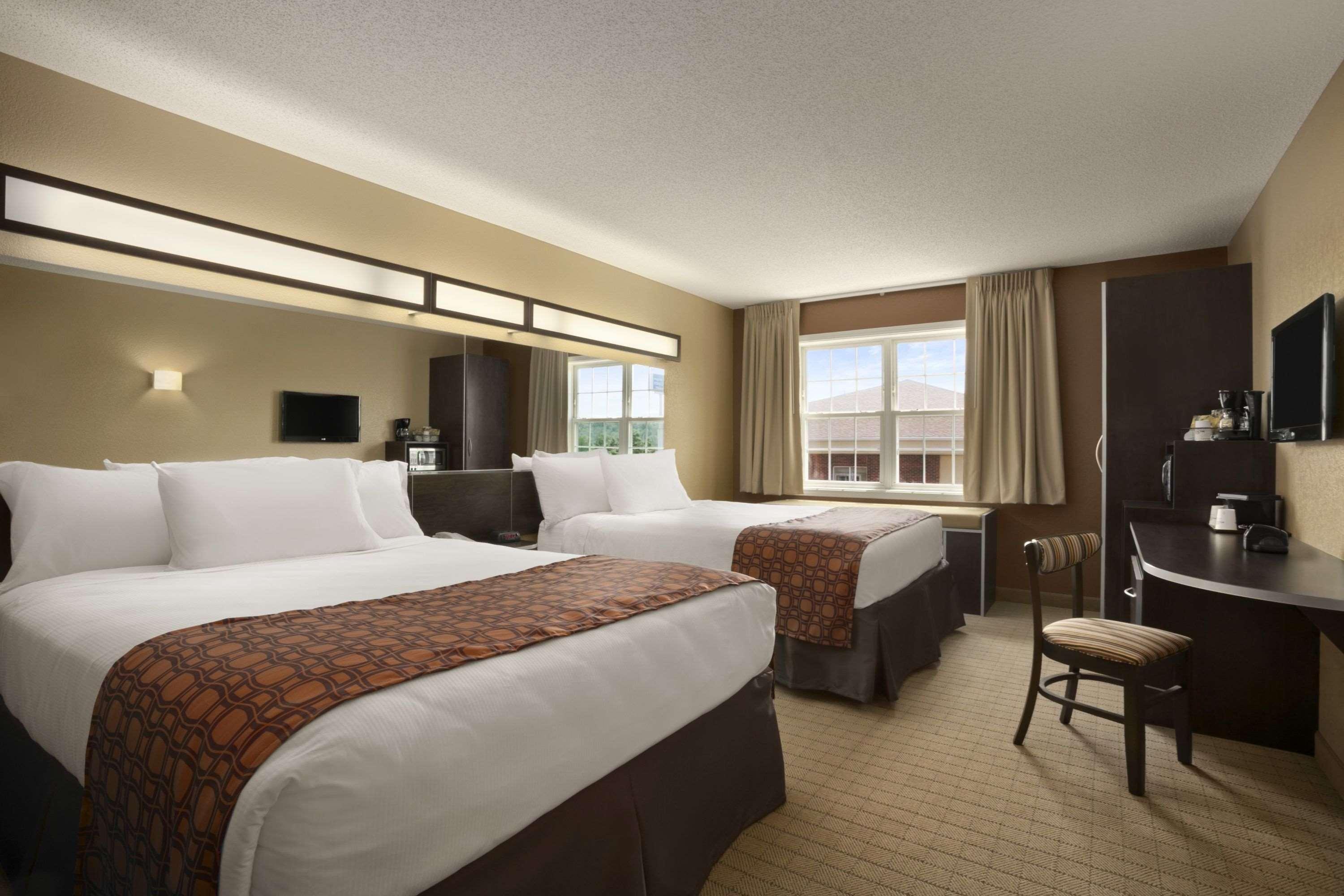 Microtel Inn & Suites By Wyndham Mineral Wells/Parkersburg Exterior foto