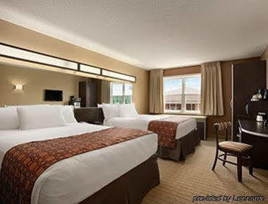 Microtel Inn & Suites By Wyndham Mineral Wells/Parkersburg Exterior foto